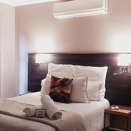 Modern Home Accommodation Zeerust Dış mekan fotoğraf